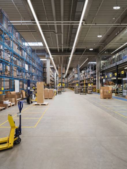 asset-13013673_high_rack_warehouse_in_factory